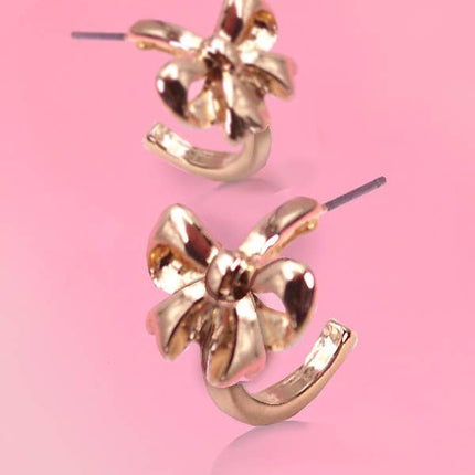 BOW HUGGIE HOOP EARRINGS | 31E24790