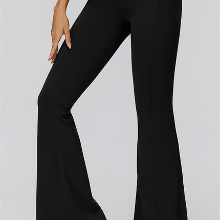 The Fyra Sports Bra Flared Leggings 2-Piece Set
