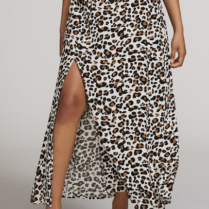 Maxi skirt with slit detail