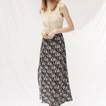Maxi skirt with slit detail