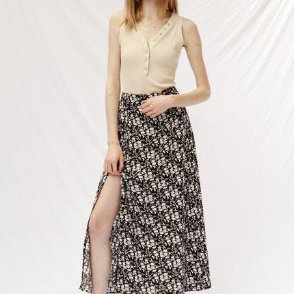 Maxi skirt with slit detail