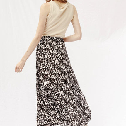 Maxi skirt with slit detail
