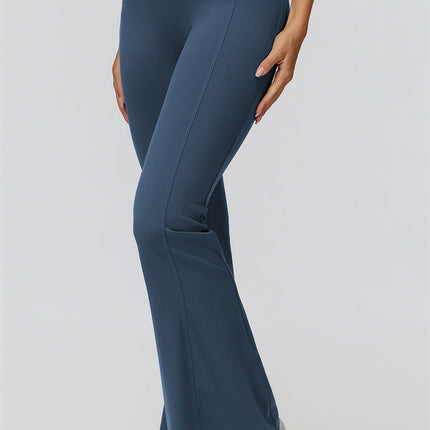 The Fyra Crop Tank Flared Leggings 2-Piece Set