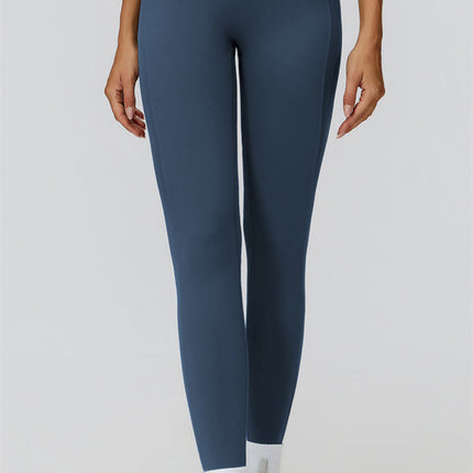 The Fyra Sports Bra Leggings 2-Piece Set