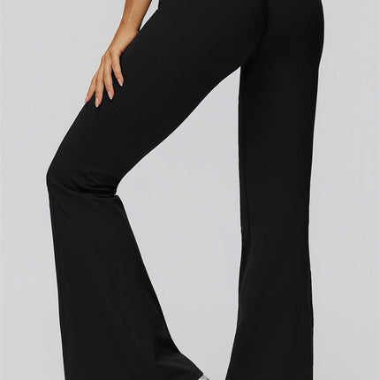 The Fyra Crop Tank Flared Leggings 2-Piece Set
