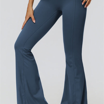 The Fyra Crop Tank Flared Leggings 2-Piece Set