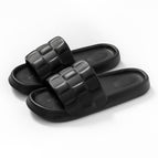40to41 / A743 Black