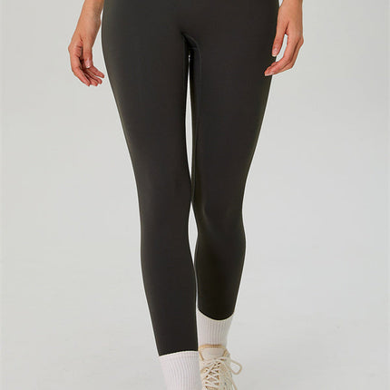 The Solid Sports Bra Leggings 2-Piece Set