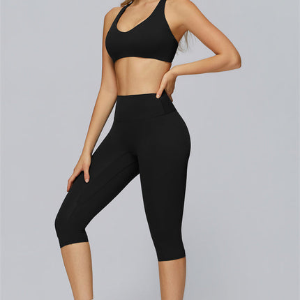 The FlexCore Sports Bra Capri Leggings 2-Piece Set