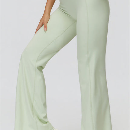 The Canyon Sports Bra Flared Leggings 2-Piece Set