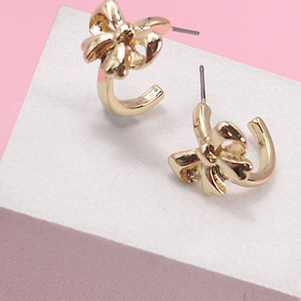 BOW HUGGIE HOOP EARRINGS | 31E24790