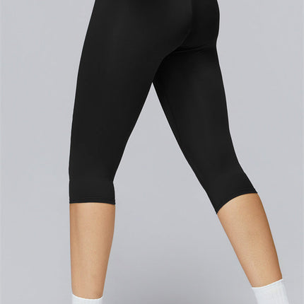 The FlexCore Sports Bra Capri Leggings 2-Piece Set