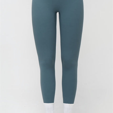 The Stride Crop Top Leggings 2-Piece Set