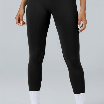 The Elevate Crop Top Leggings 2-Piece Set