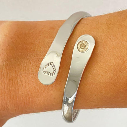 Engraved Mother Daughter Bracelets- Engraved Love Between Mother and Daughter Knows No Distance Bracelet
