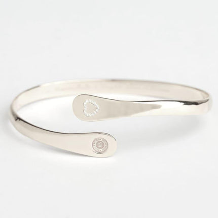 Engraved Mother Daughter Bracelets- Engraved Love Between Mother and Daughter Knows No Distance Bracelet