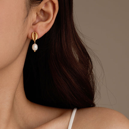 Electroplated 18K Gold Stainless Steel Crab Pincer Inlaid Freshwater Pearl Eardrops Stud Earrings High Grade Earrings
