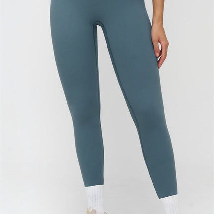 The Stride Crop Top Leggings 2-Piece Set