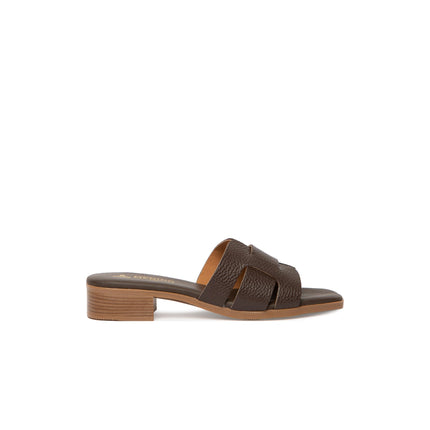 Ona Chestnut