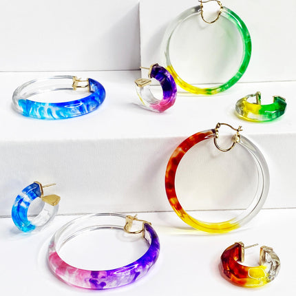 Tie Dye Slip On Lucite Bangle in Earth
